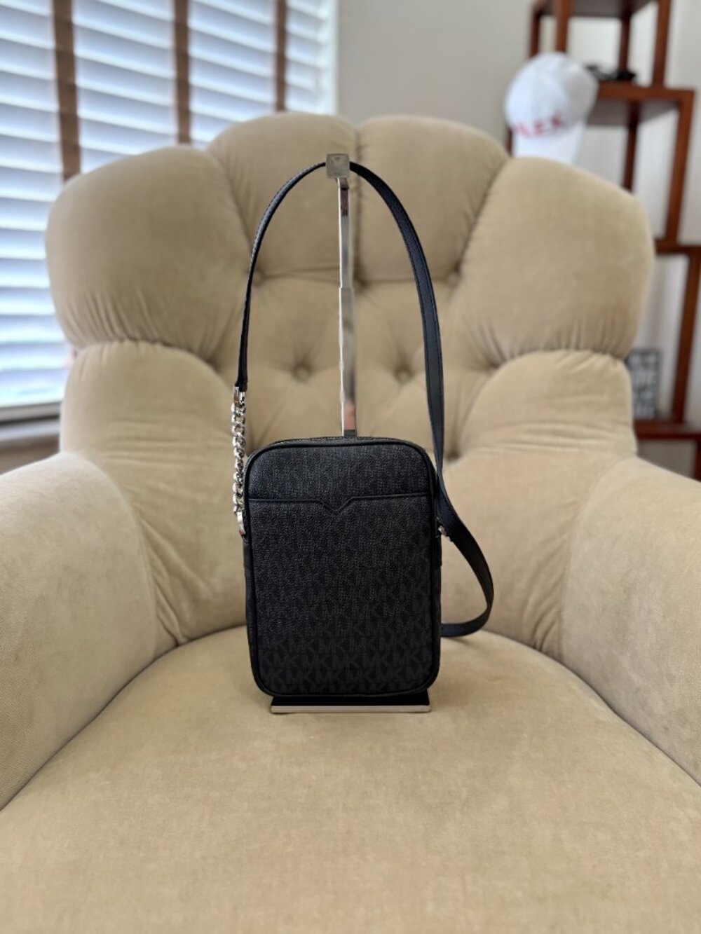 Auth MICHAEL KORS Iconic Jet Set Travel Vertical Camera Crossbody Bag - Picture 6 of 7